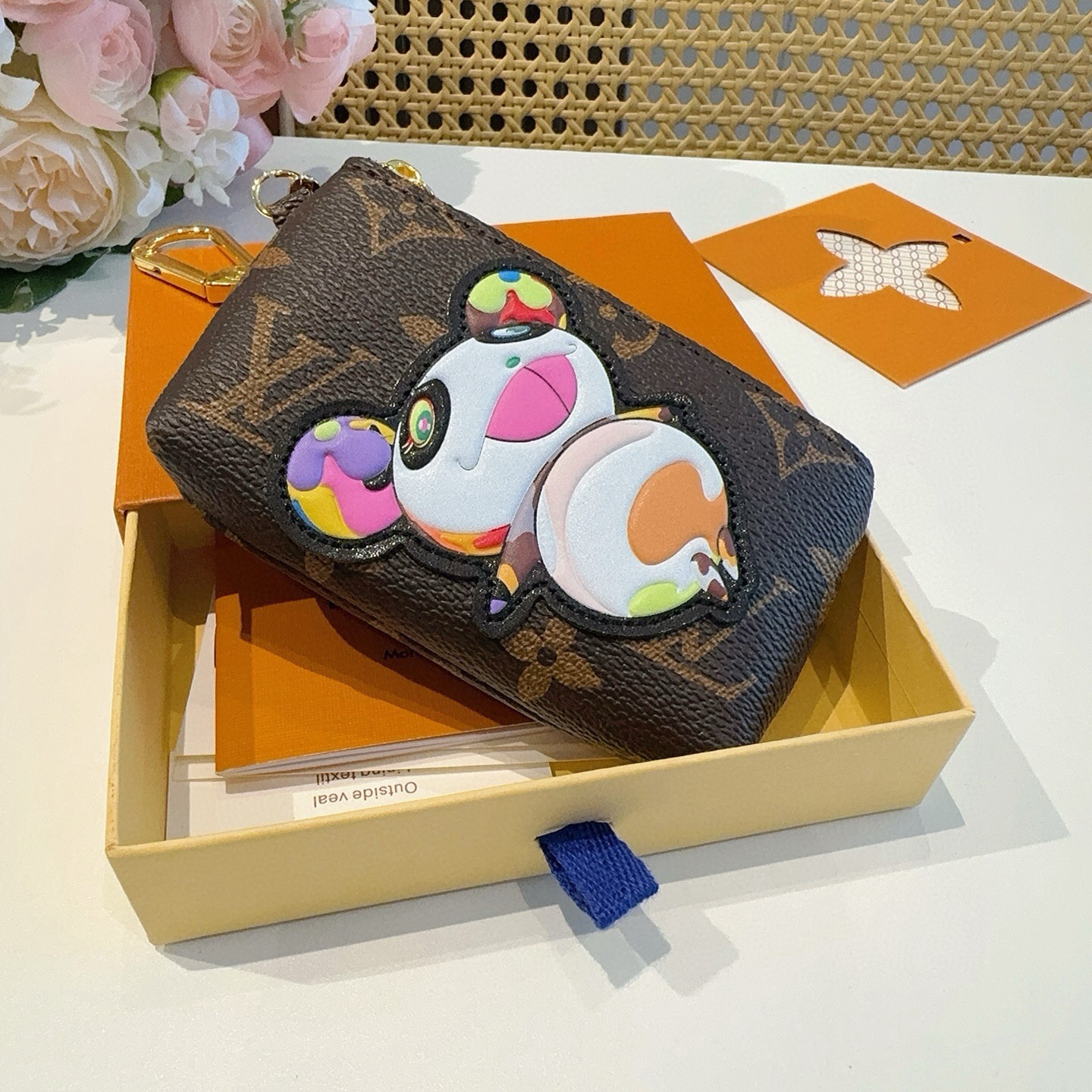 LV村上隆合作款熊猫零钱包卡包 挂饰☀️Louis Vuitton 路易威登lv钥匙扣钥匙包卡包PU材质 原版logo 