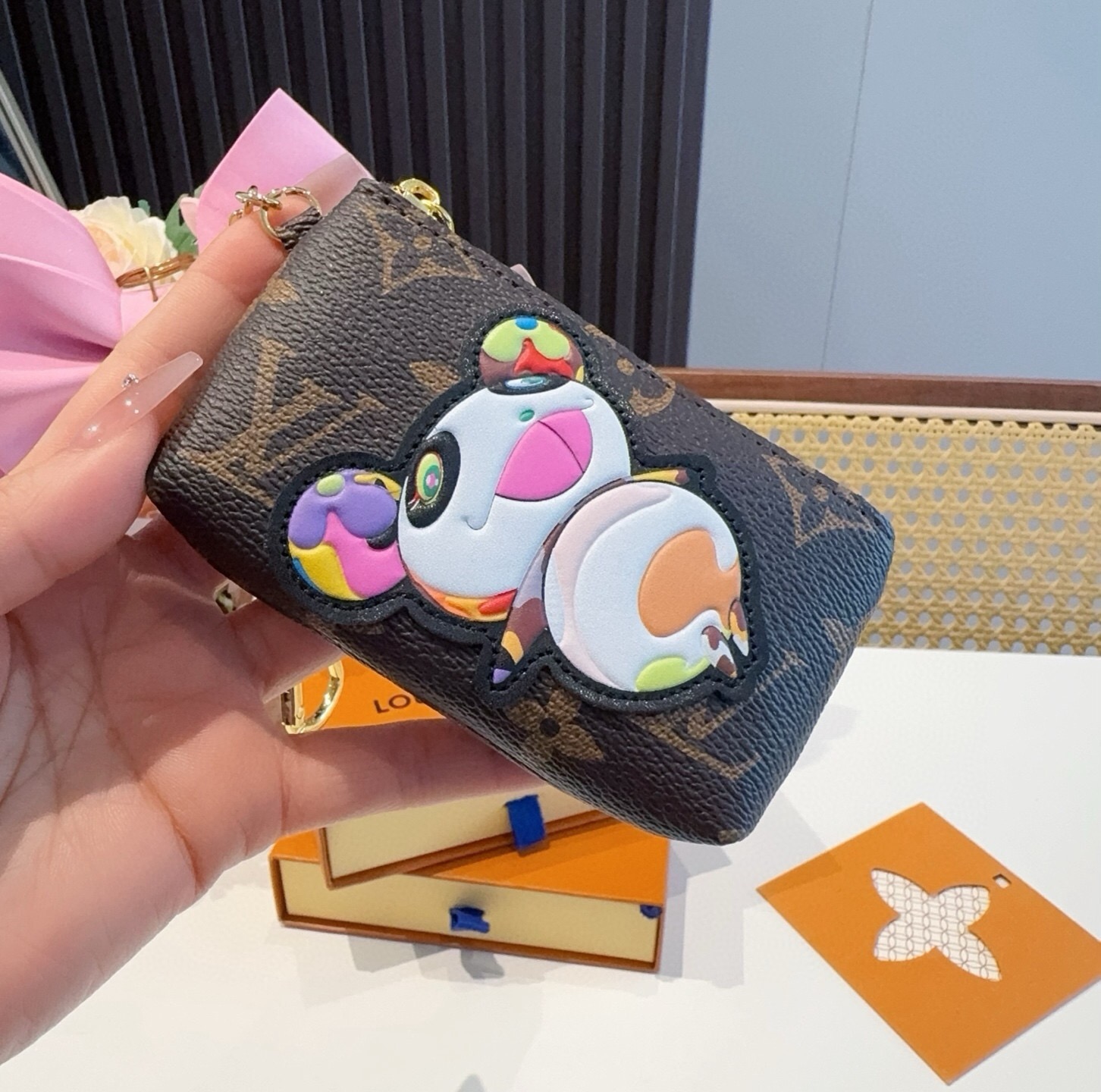 LV村上隆合作款熊猫零钱包卡包 挂饰☀️Louis Vuitton 路易威登lv钥匙扣钥匙包卡包PU材质 原版logo 