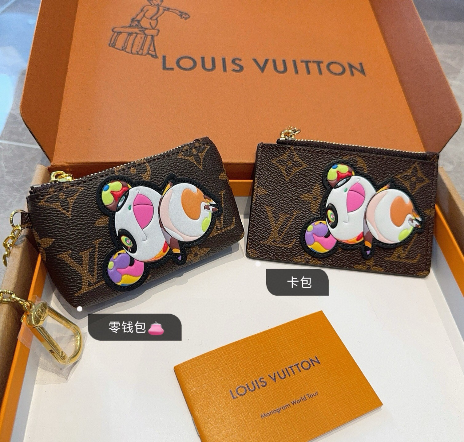 LV村上隆合作款熊猫零钱包卡包 挂饰☀️Louis Vuitton 路易威登lv钥匙扣钥匙包卡包PU材质 原版logo 