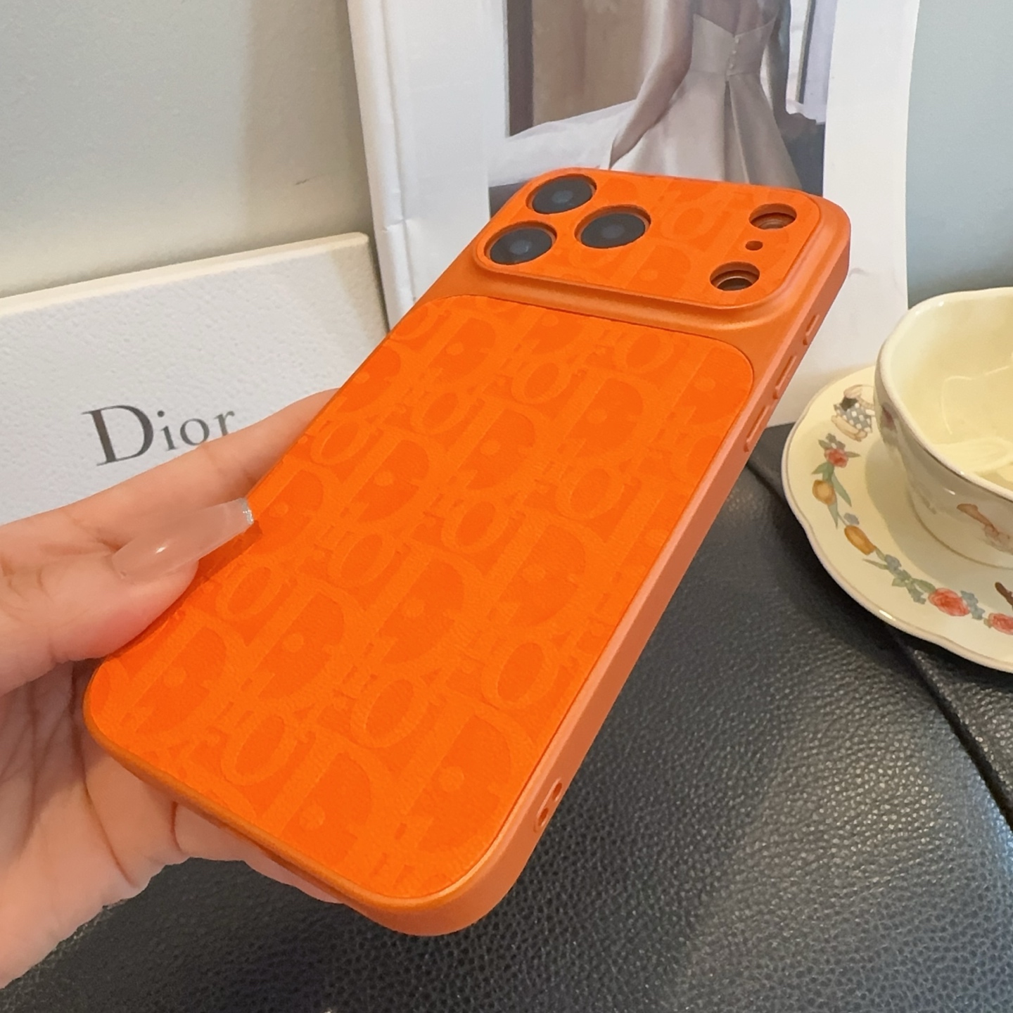 🔥Dior压花iPhone手机壳  官网原版皮➕原版素材，经典高端[强] 型号：为了不出现报错型号，请打开本机查看手机设