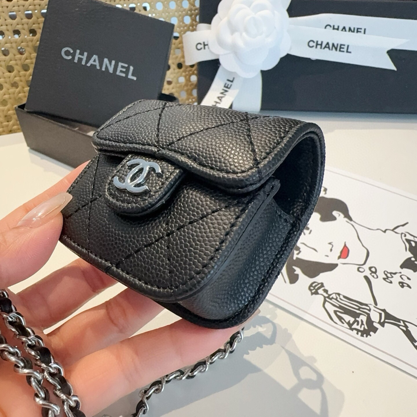 ❤️香奈儿CHANEL经典菱格鱼子酱皮纹 通用耳机包💥官网1:1耳机包  时尚迷你包包，链条⛓️挂绳可拆卸，蓝牙耳机包，