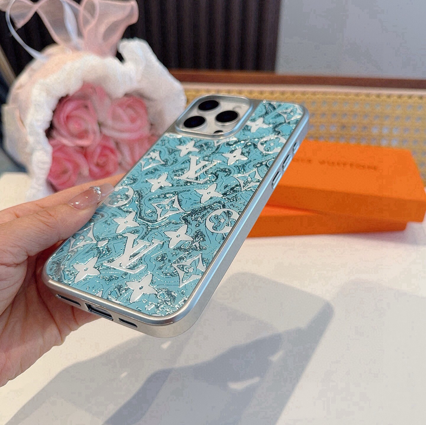 🔥 LV新品手机壳 新工艺鎏金工艺玻璃壳 [烟花] 电镀玻璃磁吸手机壳 型号：为了不出现报错型号，请打开本机查看手机设置