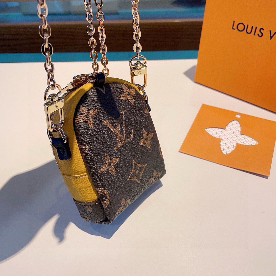 ❗原单货 ☀ LOUIS VUITTON 小黄人链条斜挎小包,mini包包 可装银行卡💄蓝牙耳机…钥匙扣零钱包 耳机包 ❗原单货 ☀ LOUIS VUITTON 小黄人链条斜挎小包,mini包包 可装银行卡💄蓝牙耳机…钥匙扣零钱包 耳机包