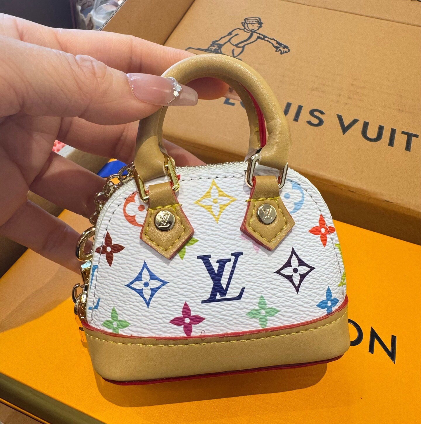 ❗爆款🔥路易威登LOUIS VUITTON 新款 老花&白三彩mini包包贝壳包  LV包包挂饰，钥匙扣，零钱包，耳机包