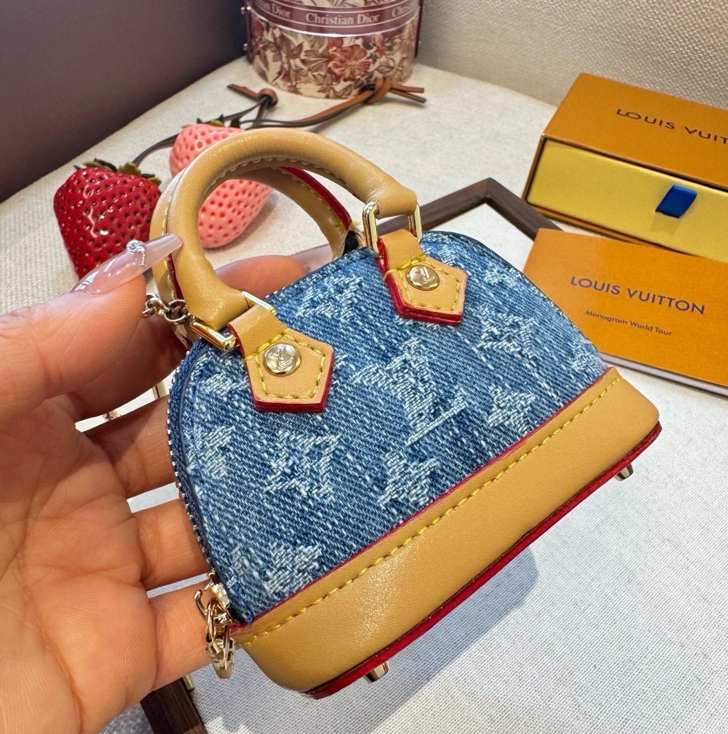 ❗爆款🔥路易威登LOUIS VUITTON 新款 老花&白三彩mini包包贝壳包 LV包包挂饰,钥匙扣,零钱包,耳机包 ❗爆款🔥路易威登LOUIS VUITTON 新款 老花&白三彩mini包包贝壳包 LV包包挂饰,钥匙扣,零钱包,耳机包