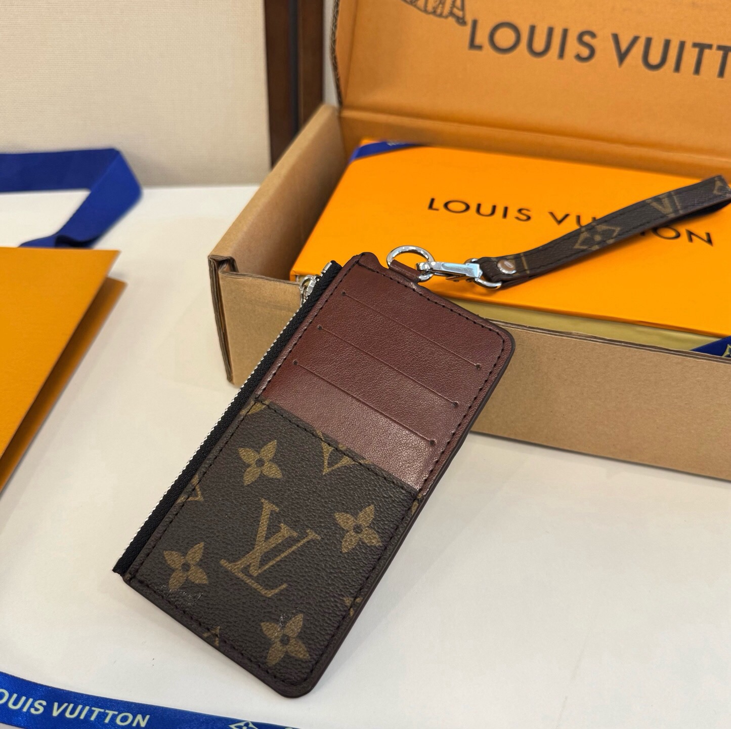 LV卡包零钱包 手腕带挂绳多个卡位 官网同步  