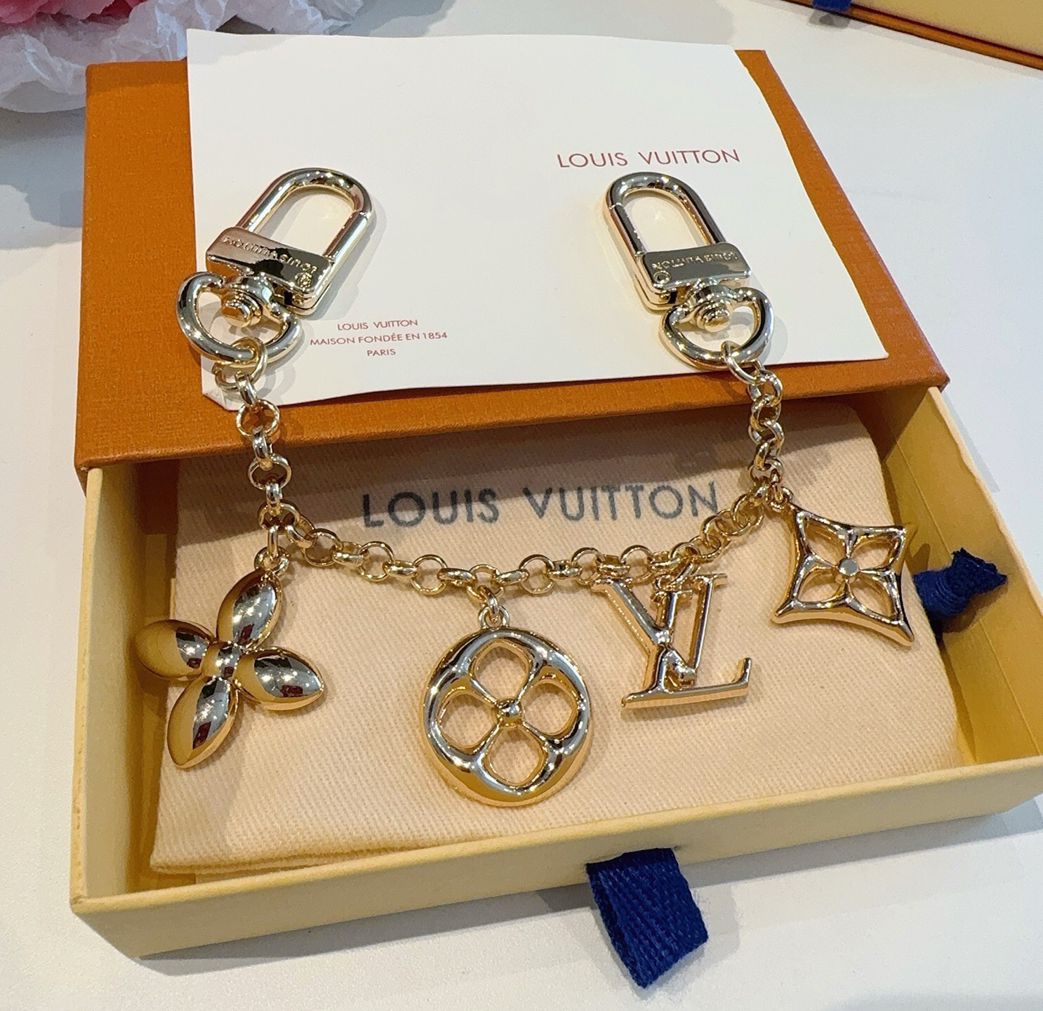 LV钥匙扣 包饰 包包挂件 金色&银色 M01188 SPring Street Chain 包饰将 Monogram LV钥匙扣 包饰 包包挂件 金色&银色 M01188 SPring Street Chain 包饰将 Monogram