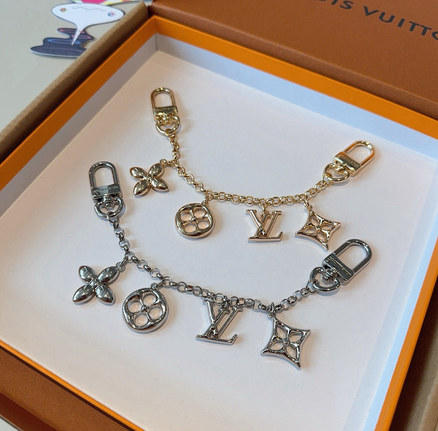 LV钥匙扣 包饰 包包挂件 金色&银色 M01188 SPring Street Chain 包饰将 Monogram LV钥匙扣 包饰 包包挂件 金色&银色 M01188 SPring Street Chain 包饰将 Monogram