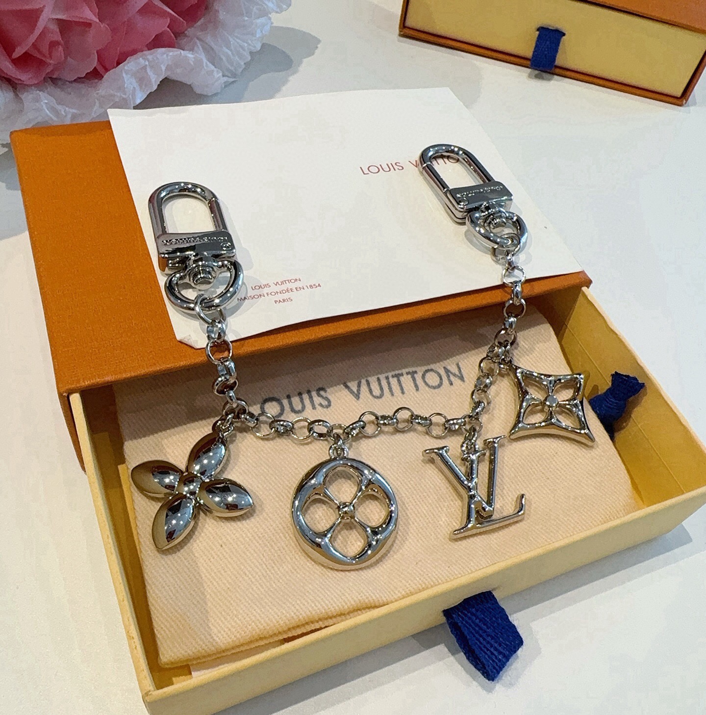 LV钥匙扣 包饰 包包挂件 金色&银色 M01188 SPring Street Chain 包饰将 Monogram LV钥匙扣 包饰 包包挂件 金色&银色 M01188 SPring Street Chain 包饰将 Monogram