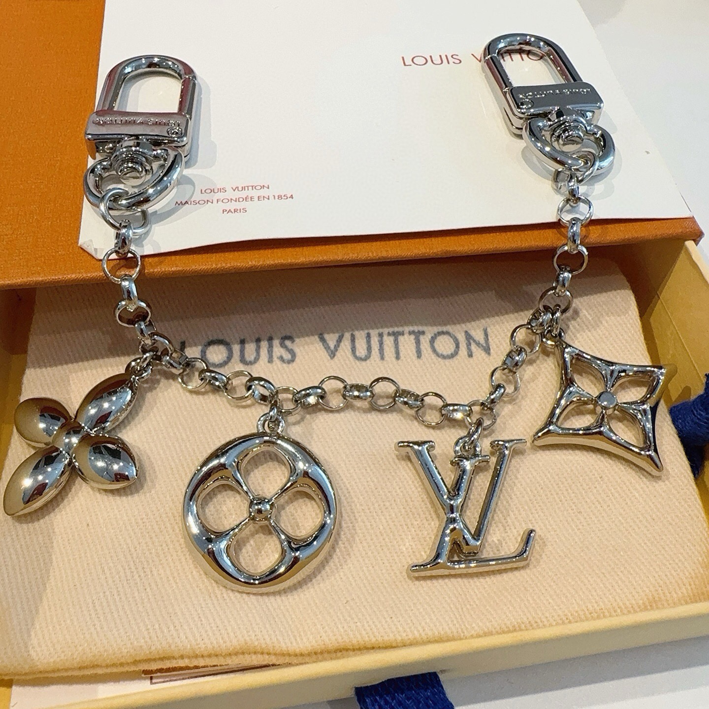 LV钥匙扣 包饰 包包挂件 金色&银色 M01188 SPring Street Chain 包饰将 Monogram 