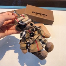 Burberry代工厂小熊🐻挂件,巴宝莉披丝巾泰迪熊钥匙扣挂件 温柔到心里🥰 准备已久、精致自留 ! 内部填充物与专 Burberry代工厂小熊🐻挂件,巴宝莉披丝巾泰迪熊钥匙扣挂件 温柔到心里🥰 准备已久、精致自留 ! 内部填充物与专