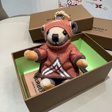 🔥Burberry代工厂小熊🐻挂件,巴宝莉🐻毛衣泰迪熊钥匙扣包饰挂件 温柔到心里🥰 准备已久、精致自留 ! 内部填充 🔥Burberry代工厂小熊🐻挂件,巴宝莉🐻毛衣泰迪熊钥匙扣包饰挂件 温柔到心里🥰 准备已久、精致自留 ! 内部填充