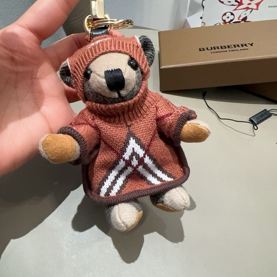 🔥Burberry代工厂小熊🐻挂件，巴宝莉🐻毛衣泰迪熊钥匙扣包饰挂件  温柔到心里🥰  准备已久、精致自留 ！ 内部填充