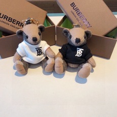 Burberry代工厂小熊🐻挂件,巴宝莉🐻卫衣泰迪熊钥匙扣挂件 温柔到心里🥰 准备已久、精致自留 ! 内部填充物与专 Burberry代工厂小熊🐻挂件,巴宝莉🐻卫衣泰迪熊钥匙扣挂件 温柔到心里🥰 准备已久、精致自留 ! 内部填充物与专