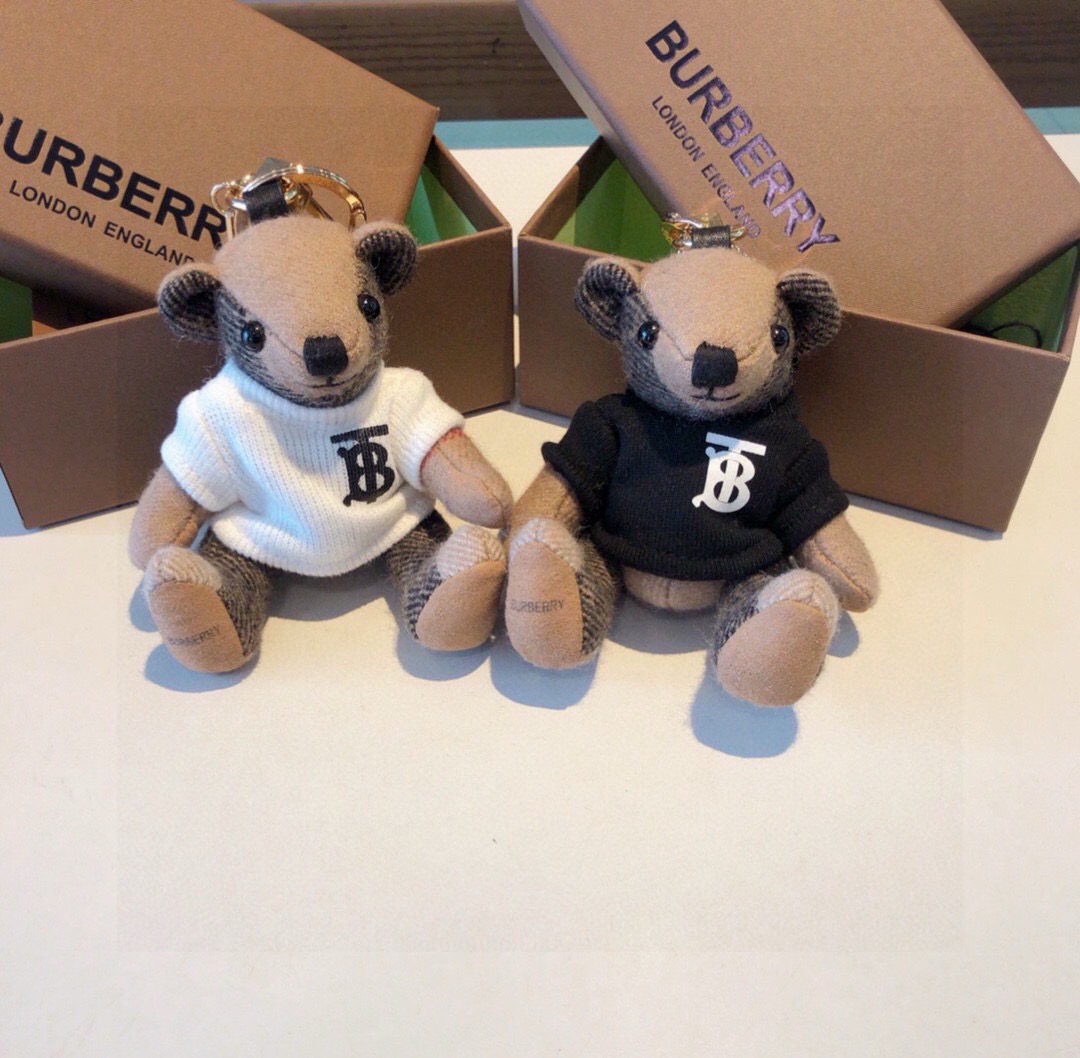 Burberry代工厂小熊🐻挂件，巴宝莉🐻卫衣泰迪熊钥匙扣挂件  温柔到心里🥰  准备已久、精致自留 ！ 内部填充物与专