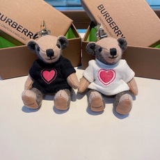 Burberry代工厂小熊🐻挂件,巴宝莉🐻毛衣泰迪熊钥匙扣挂件 温柔到心里🥰 准备已久、精致自留 ! 内部填充物与专 Burberry代工厂小熊🐻挂件,巴宝莉🐻毛衣泰迪熊钥匙扣挂件 温柔到心里🥰 准备已久、精致自留 ! 内部填充物与专