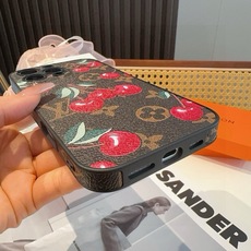 🔥Lv精孔全包手机壳 村上隆合作款樱桃🍒图案Lv全包围边皮质手机壳 型号:为了不出现报错型号,请打开本机查看手机设置显示 🔥Lv精孔全包手机壳 村上隆合作款樱桃🍒图案Lv全包围边皮质手机壳 型号:为了不出现报错型号,请打开本机查看手机设置显示
