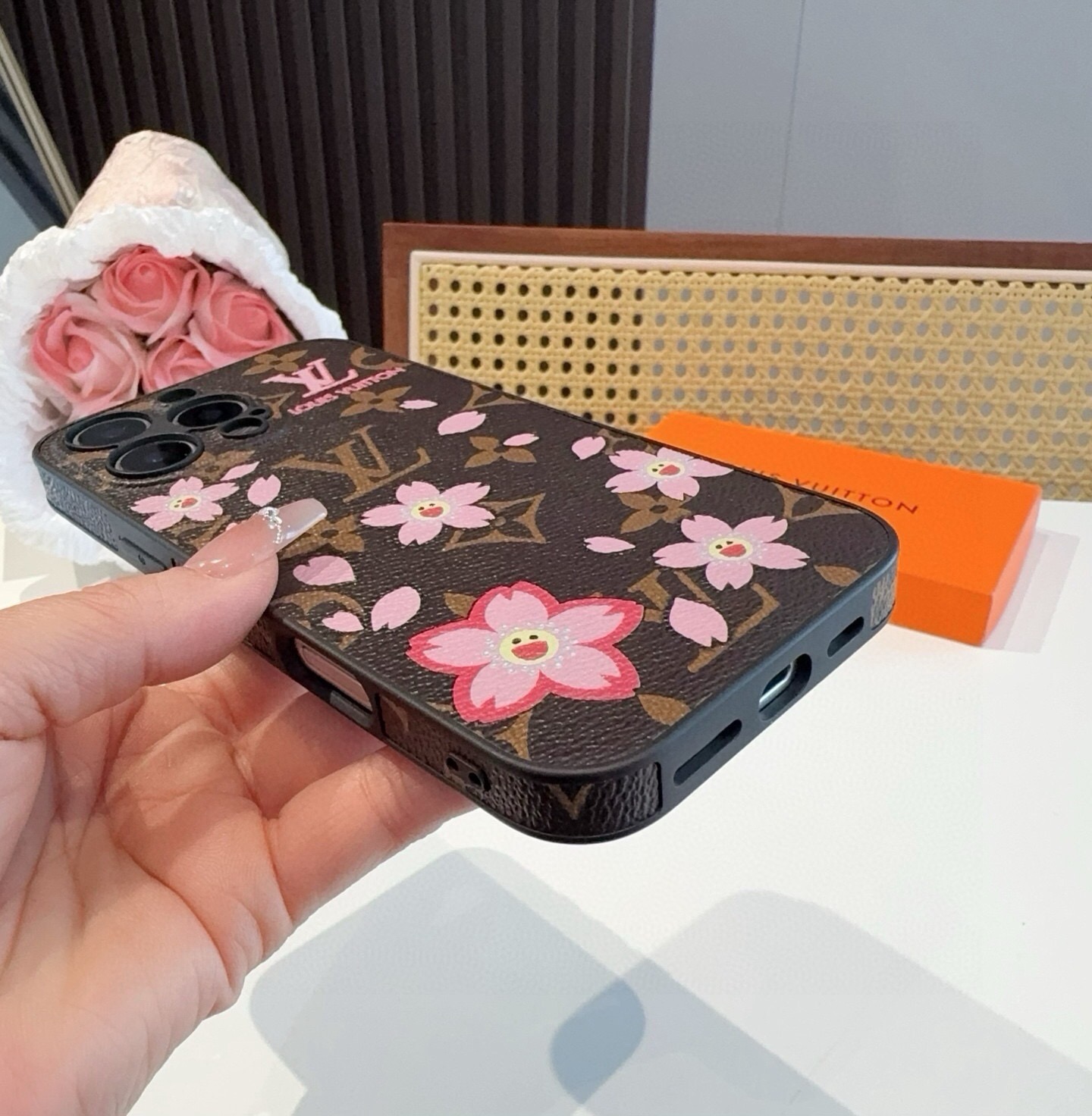 🔥Lv精孔全包手机壳 村上隆樱花🌸图案Lv全包围边皮质手机壳 型号:为了不出现报错型号,请打开本机查看手机设置显示的型号 🔥Lv精孔全包手机壳 村上隆樱花🌸图案Lv全包围边皮质手机壳 型号:为了不出现报错型号,请打开本机查看手机设置显示的型号