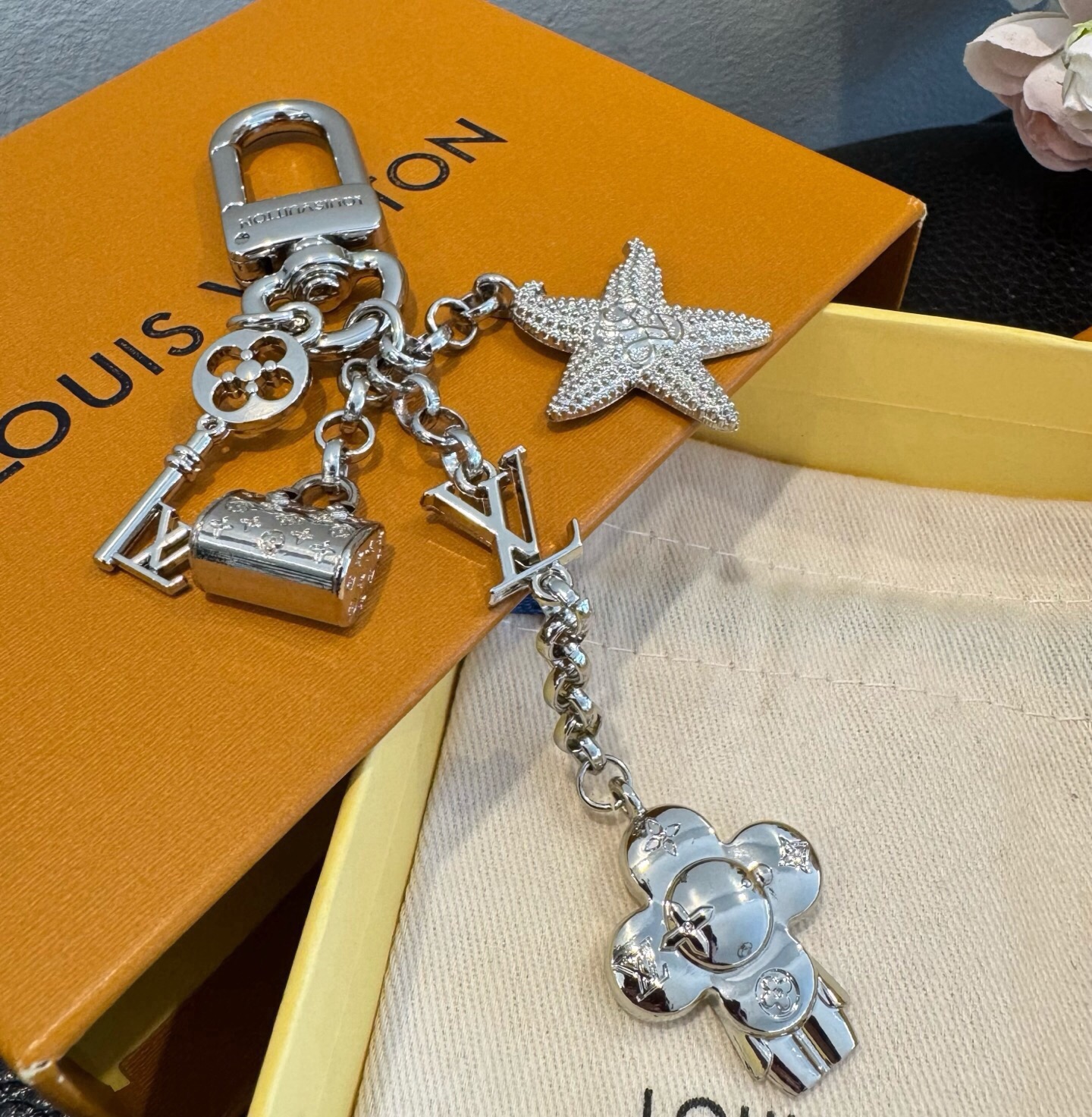 🔥LV钥匙扣 多元素新款钥匙扣 包包挂件包饰 SPring Street Chain 包饰将 Monogram 小海星和