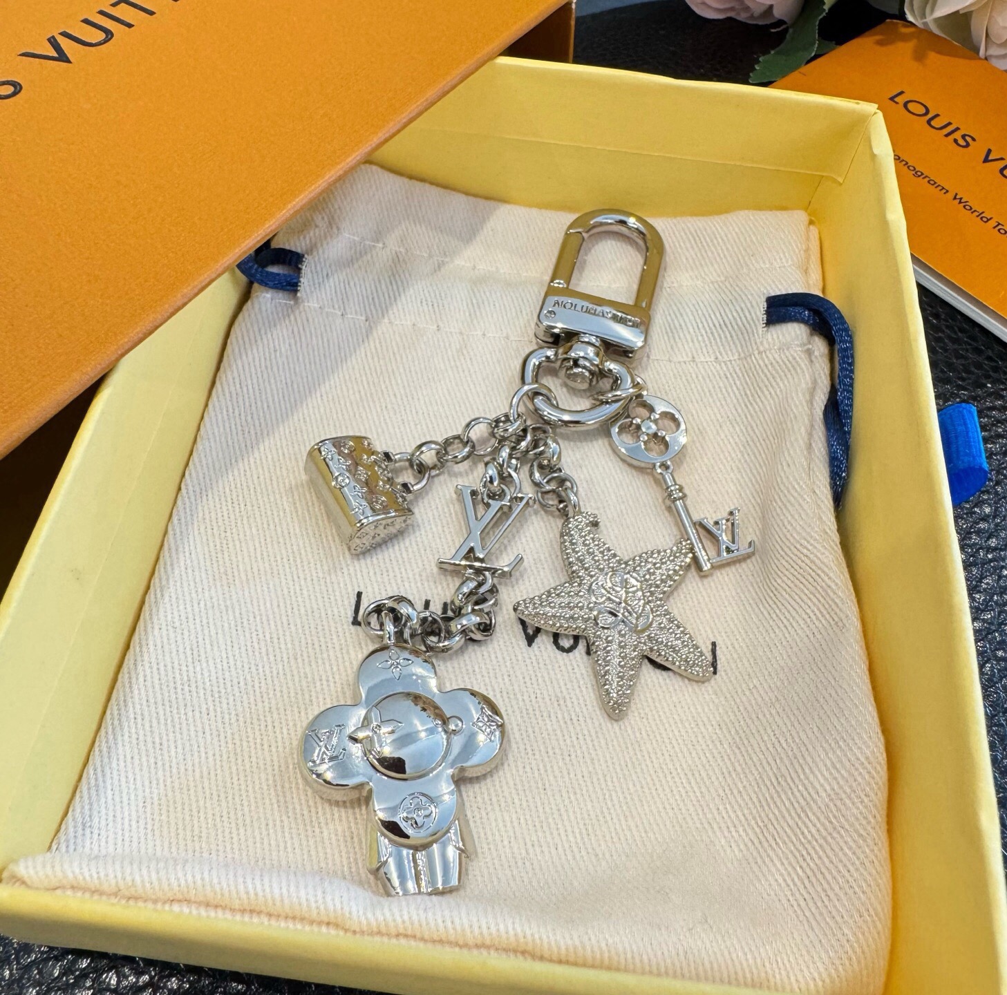 🔥LV钥匙扣 多元素新款钥匙扣 包包挂件包饰 SPring Street Chain 包饰将 Monogram 小海星和