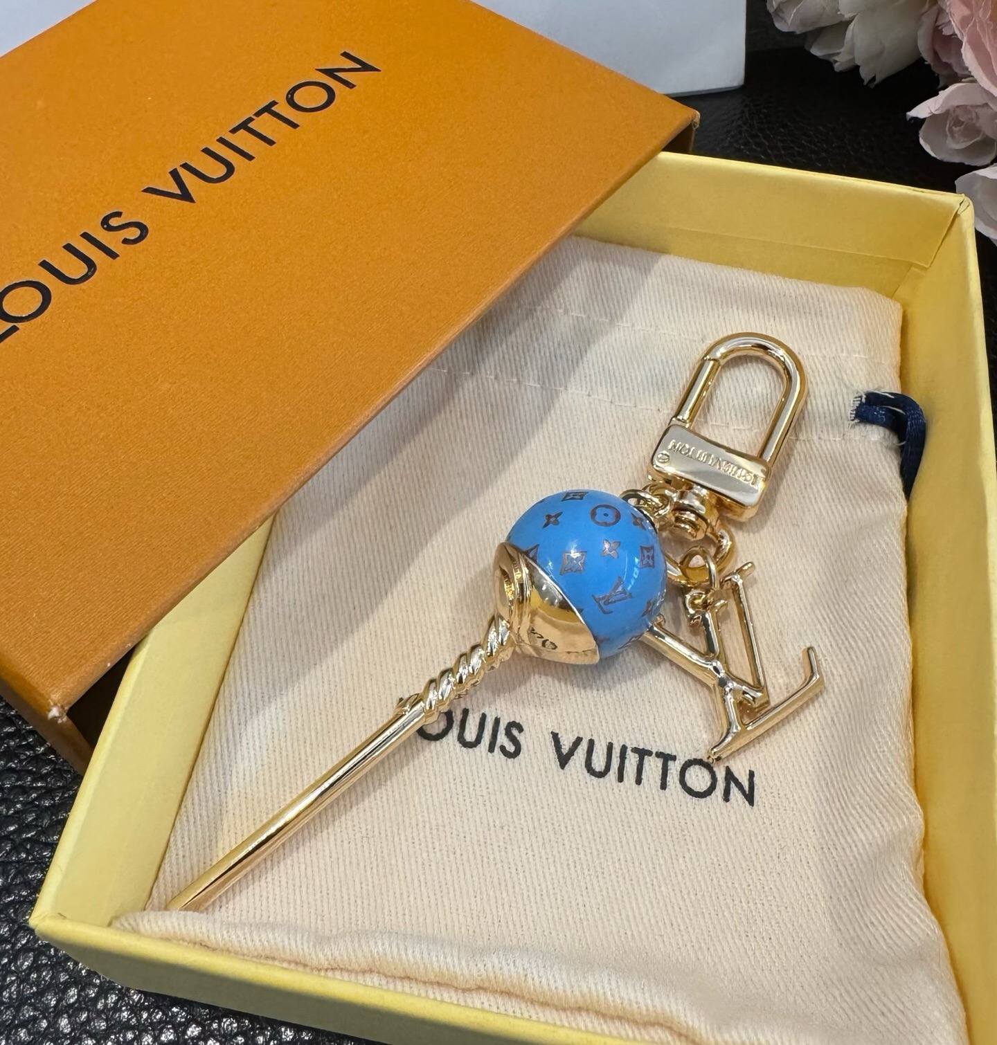 新款 LOUIS VUITTON新款 LV棒棒糖🍭🍬钥匙扣 包包挂件挂饰 钥匙扣 ☀本款 LV Sweets 包饰汲取童 新款 LOUIS VUITTON新款 LV棒棒糖🍭🍬钥匙扣 包包挂件挂饰 钥匙扣 ☀本款 LV Sweets 包饰汲取童