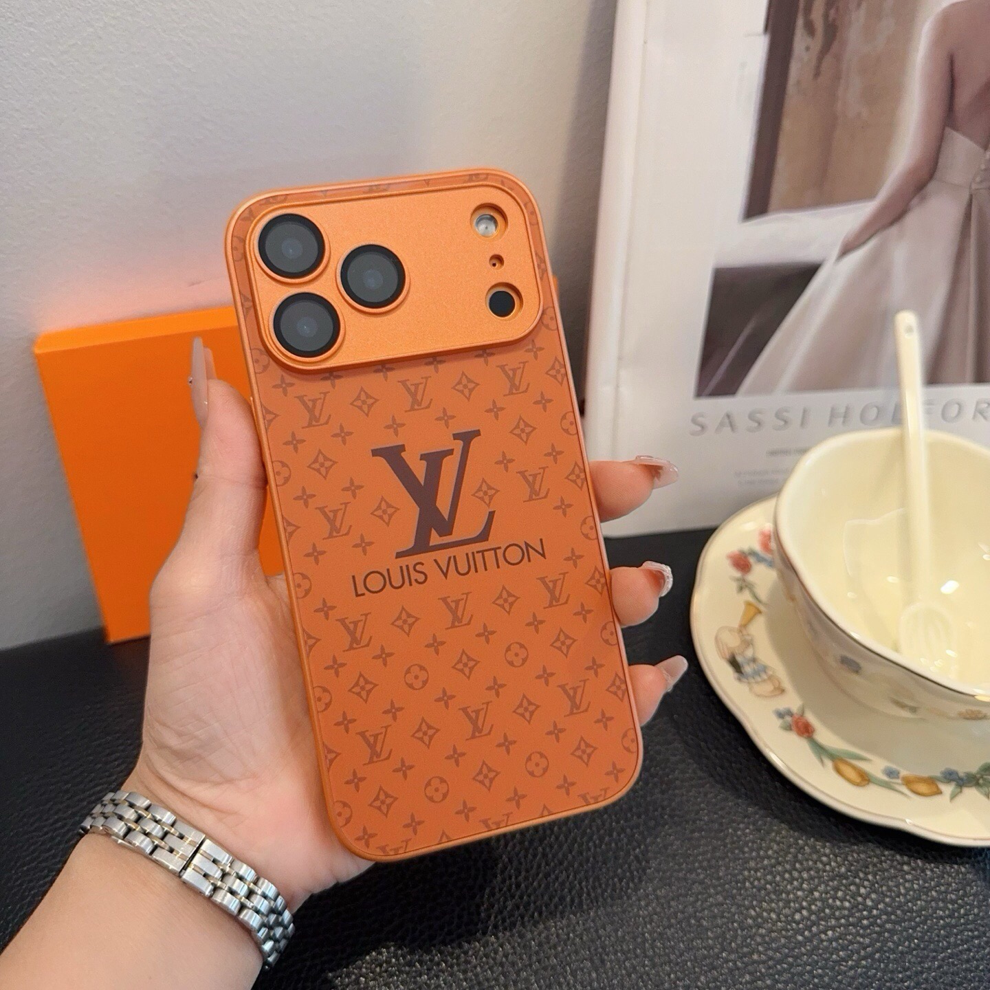 星宇橙系列 LV手机壳  型号：为了不出现报错型号，请打开本机查看手机设置显示的型号⚠️⚠️⚠️ iPhone17系列更