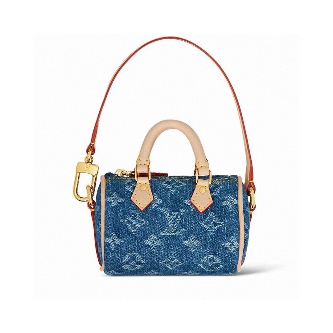 配链条❗️新品❗️LV手提mini牛仔布枕头包  ☀️Louis Vuitton 路易威登lv迷你手提枕头包钥匙扣挂件 