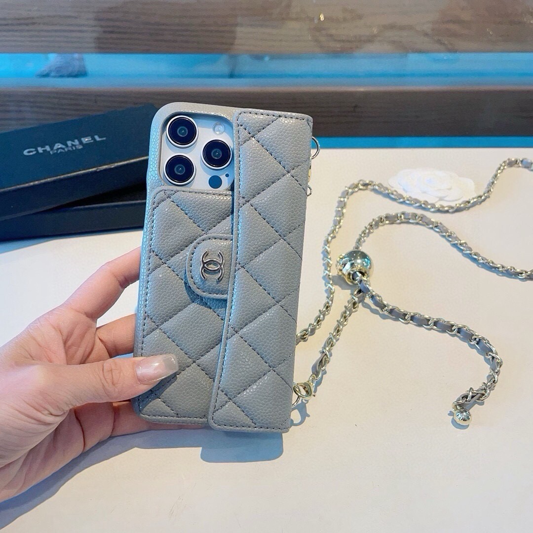 💃CHANEL💠香奈儿火爆时尚圈的手机壳  真香系列 热爆美拉德色系 专柜同款⛓链条双C小金球可调节链条长度 鱼子酱皮菱