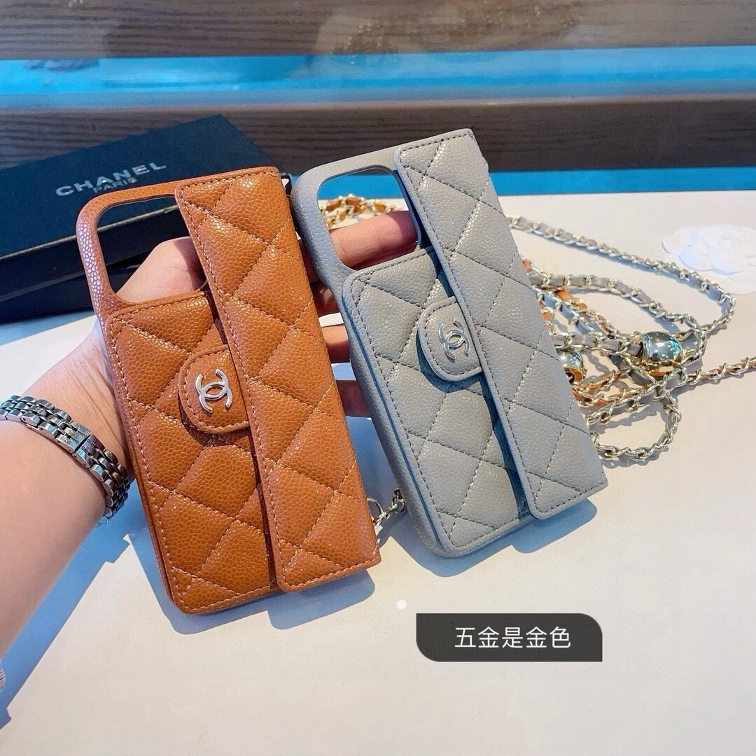 💃CHANEL💠香奈儿火爆时尚圈的手机壳  真香系列 热爆美拉德色系 专柜同款⛓链条双C小金球可调节链条长度 鱼子酱皮菱