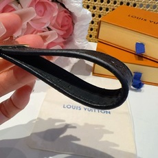 🔥爆款推荐 驴家牛皮压花渐变钥匙扣 LV钥匙扣 车钥匙挂件包包挂饰 DauPhine Dragonne 钥匙扣彰显金属 🔥爆款推荐 驴家牛皮压花渐变钥匙扣 LV钥匙扣 车钥匙挂件包包挂饰 DauPhine Dragonne 钥匙扣彰显金属
