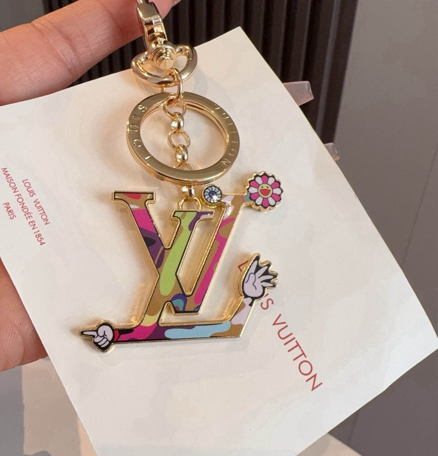 🔥LV村上隆钥匙扣包包挂饰 LV X TM LV ICONIC SUPERFLAT 钥匙扣 路易威登再度携手日本艺术家村 🔥LV村上隆钥匙扣包包挂饰 LV X TM LV ICONIC SUPERFLAT 钥匙扣 路易威登再度携手日本艺术家村