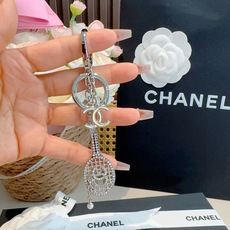 🔥CHANEL香奈儿网球拍钥匙扣挂件 ~包包挂饰车钥匙挂件 经典菱格纹搭配双C标志,奢华与趣味并存。随身挂包/钥匙,解锁 🔥CHANEL香奈儿网球拍钥匙扣挂件 ~包包挂饰车钥匙挂件 经典菱格纹搭配双C标志,奢华与趣味并存。随身挂包/钥匙,解锁