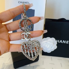 🔥CHANEL香奈儿爱心❤️算盘钥匙扣挂件 ~包包挂饰 车钥匙挂件 精巧算盘珠点缀爱心设计,经典菱格纹搭配双C标志,奢华 🔥CHANEL香奈儿爱心❤️算盘钥匙扣挂件 ~包包挂饰 车钥匙挂件 精巧算盘珠点缀爱心设计,经典菱格纹搭配双C标志,奢华