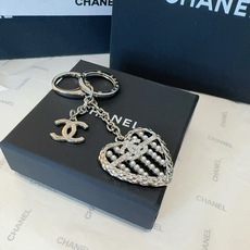 🔥CHANEL香奈儿爱心❤️算盘钥匙扣挂件 ~包包挂饰 车钥匙挂件 精巧算盘珠点缀爱心设计,经典菱格纹搭配双C标志,奢华 🔥CHANEL香奈儿爱心❤️算盘钥匙扣挂件 ~包包挂饰 车钥匙挂件 精巧算盘珠点缀爱心设计,经典菱格纹搭配双C标志,奢华