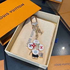 LV钥匙扣 薇薇安新款钥匙扣 包包挂件包饰 SPring Street Chain 包饰将 Monogram 花卉和 L LV钥匙扣 薇薇安新款钥匙扣 包包挂件包饰 SPring Street Chain 包饰将 Monogram 花卉和 L