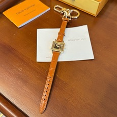 新款 LOUIS VUITTON新款 LV WATCH 手表⌚钥匙扣 包饰与钥匙扣 包挂钥匙扣包包挂饰 ☀ 本款 LV 新款 LOUIS VUITTON新款 LV WATCH 手表⌚钥匙扣 包饰与钥匙扣 包挂钥匙扣包包挂饰 ☀ 本款 LV