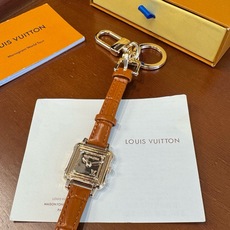 新款 LOUIS VUITTON新款 LV WATCH 手表⌚钥匙扣 包饰与钥匙扣 包挂钥匙扣包包挂饰 ☀ 本款 LV 新款 LOUIS VUITTON新款 LV WATCH 手表⌚钥匙扣 包饰与钥匙扣 包挂钥匙扣包包挂饰 ☀ 本款 LV