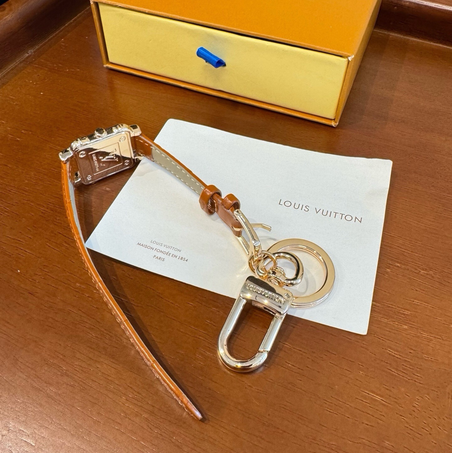 新款 LOUIS VUITTON新款 LV WATCH 手表⌚钥匙扣 包饰与钥匙扣 包挂钥匙扣包包挂饰 ☀ 本款 LV 新款 LOUIS VUITTON新款 LV WATCH 手表⌚钥匙扣 包饰与钥匙扣 包挂钥匙扣包包挂饰 ☀ 本款 LV
