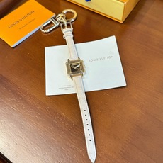 新款 LOUIS VUITTON新款 LV WATCH 手表⌚钥匙扣 包饰与钥匙扣 包挂钥匙扣包包挂饰 ☀ 本款 LV 新款 LOUIS VUITTON新款 LV WATCH 手表⌚钥匙扣 包饰与钥匙扣 包挂钥匙扣包包挂饰 ☀ 本款 LV