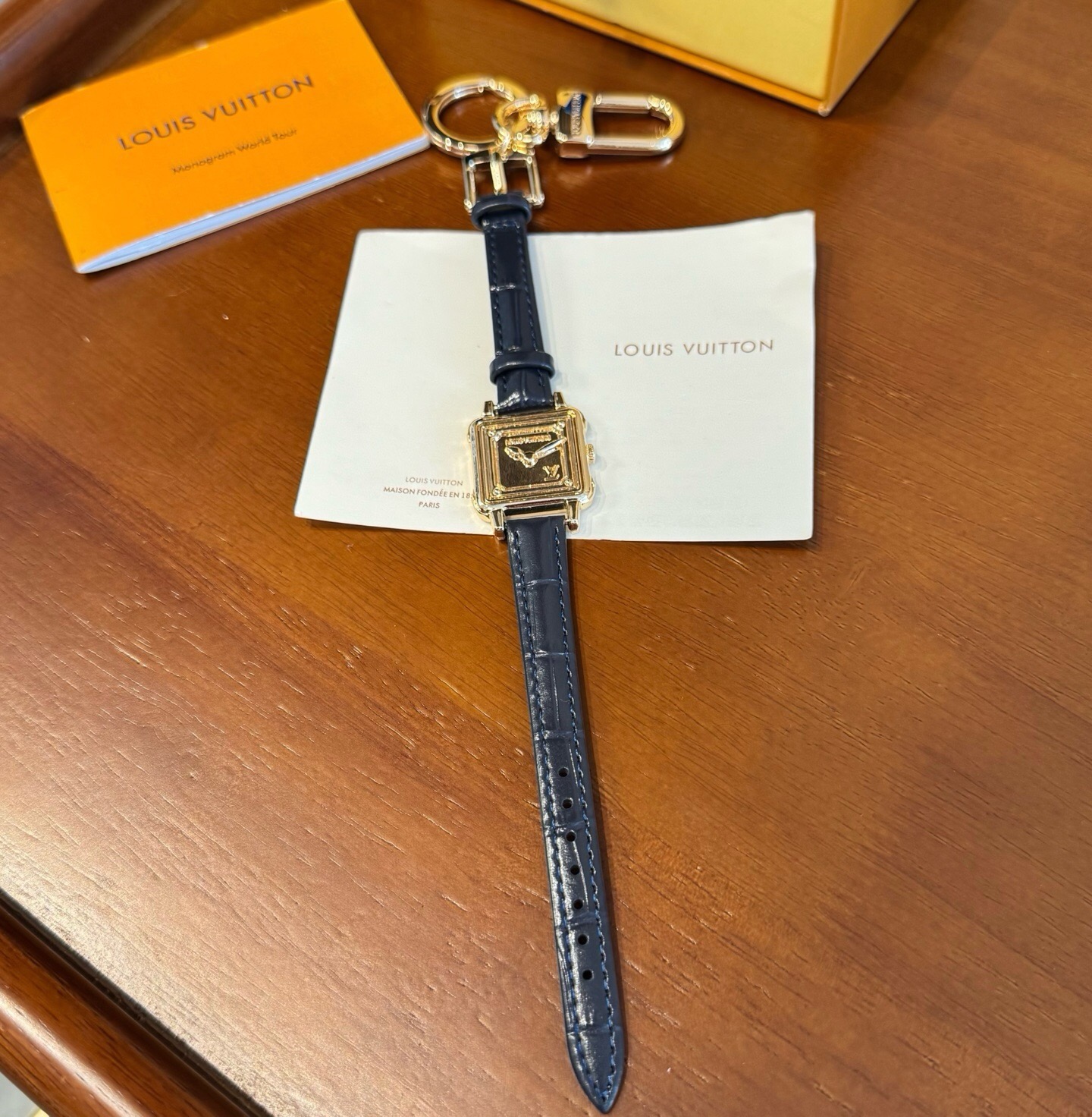 新款 LOUIS VUITTON新款 LV WATCH 手表⌚钥匙扣 包饰与钥匙扣 包挂钥匙扣包包挂饰 ☀ 本款 LV 新款 LOUIS VUITTON新款 LV WATCH 手表⌚钥匙扣 包饰与钥匙扣 包挂钥匙扣包包挂饰 ☀ 本款 LV