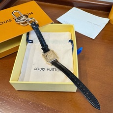 新款 LOUIS VUITTON新款 LV WATCH 手表⌚钥匙扣 包饰与钥匙扣 包挂钥匙扣包包挂饰 ☀ 本款 LV 新款 LOUIS VUITTON新款 LV WATCH 手表⌚钥匙扣 包饰与钥匙扣 包挂钥匙扣包包挂饰 ☀ 本款 LV