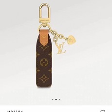 🔥LOUIS VUITTON官网M LV 包饰与钥匙扣挂件 LV Cherished Tab 钥匙扣结合 Monogr 🔥LOUIS VUITTON官网M LV 包饰与钥匙扣挂件 LV Cherished Tab 钥匙扣结合 Monogr