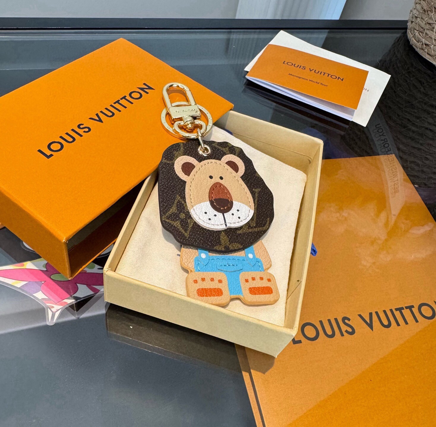 ❗新品❗Lv钥匙扣 灵动狮子🦁️挂饰 独家原单 LOUIS VUITTON 新款 老花狮子🦁钥匙扣 包包挂件  身子 尾