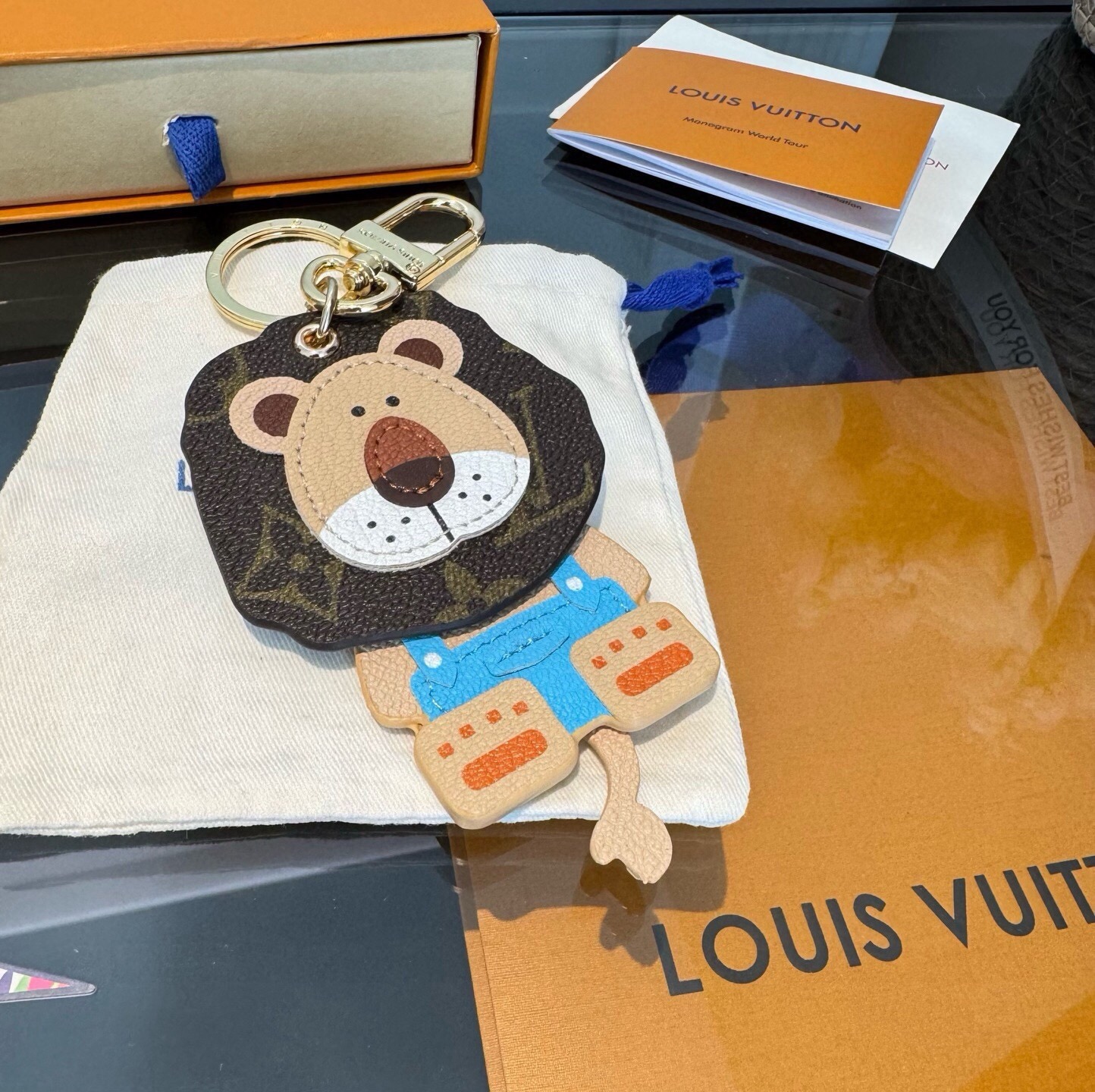 ❗新品❗Lv钥匙扣 灵动狮子🦁️挂饰 独家原单 LOUIS VUITTON 新款 老花狮子🦁钥匙扣 包包挂件  身子 尾