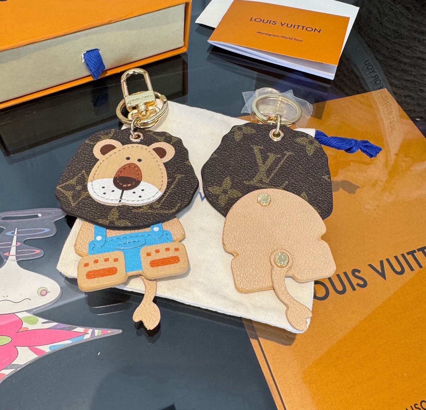 ❗新品❗Lv钥匙扣 灵动狮子🦁️挂饰 独家原单 LOUIS VUITTON 新款 老花狮子🦁钥匙扣 包包挂件  身子 尾