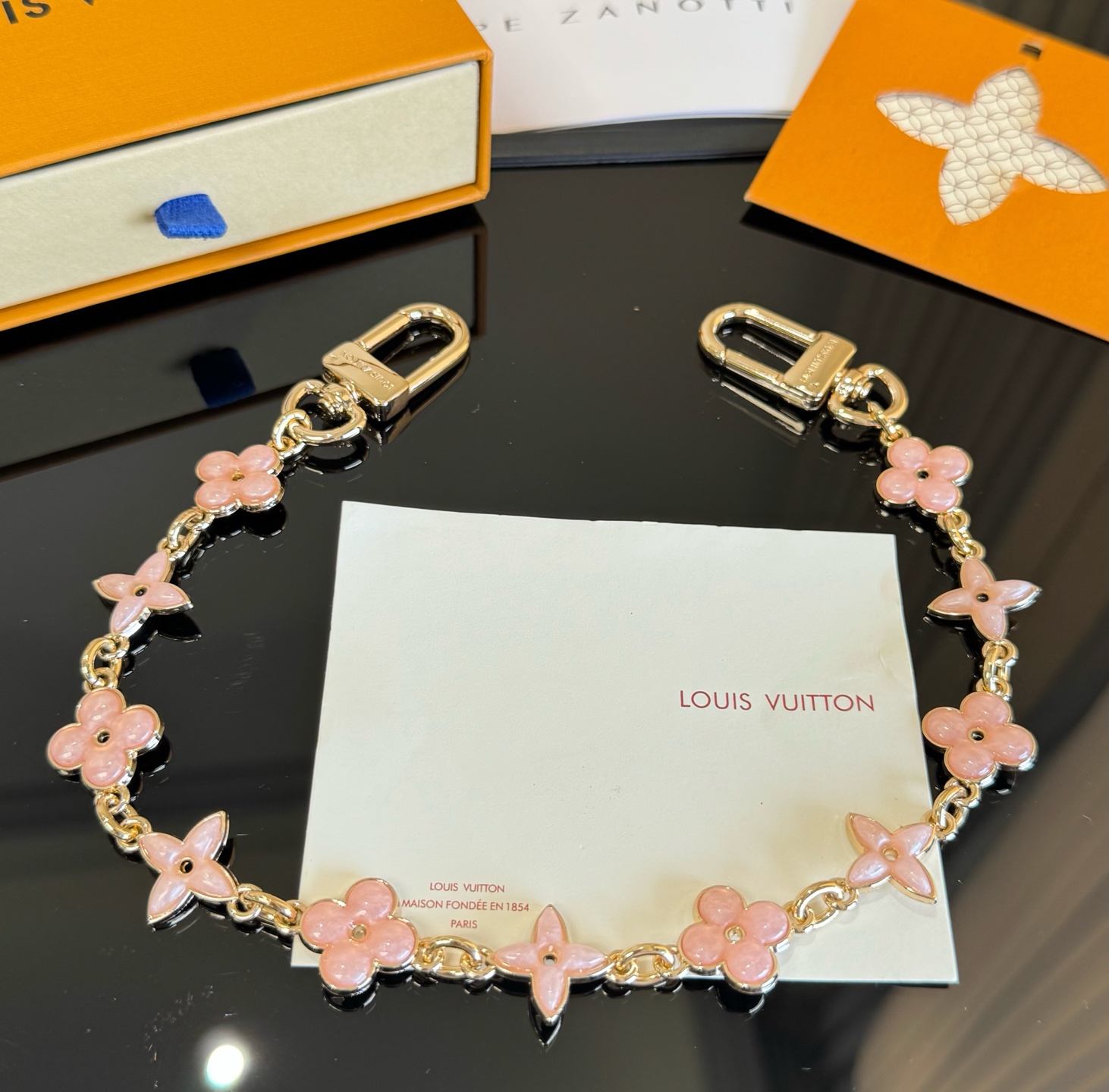 长链🔥LV 钥匙扣 包链 包包延长链条挂件SPring Street 包饰与钥匙扣 包包挂件 配饰 珐琅路易威登元素造型
