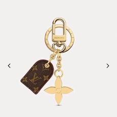 🔥 LV经典老花钥匙扣 包饰与钥匙扣挂件 LV Cherished Tab 钥匙扣结合 Monogram 帆布标签和牛 🔥 LV经典老花钥匙扣 包饰与钥匙扣挂件 LV Cherished Tab 钥匙扣结合 Monogram 帆布标签和牛