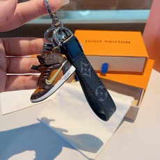 🔥LV经典老花棋格钥匙扣 钥匙扣➕联名nike迷你鞋子挂件时尚个性!车钥匙挂件 包包挂件配饰 Monogram 帆布不 🔥LV经典老花棋格钥匙扣 钥匙扣➕联名nike迷你鞋子挂件时尚个性!车钥匙挂件 包包挂件配饰 Monogram 帆布不