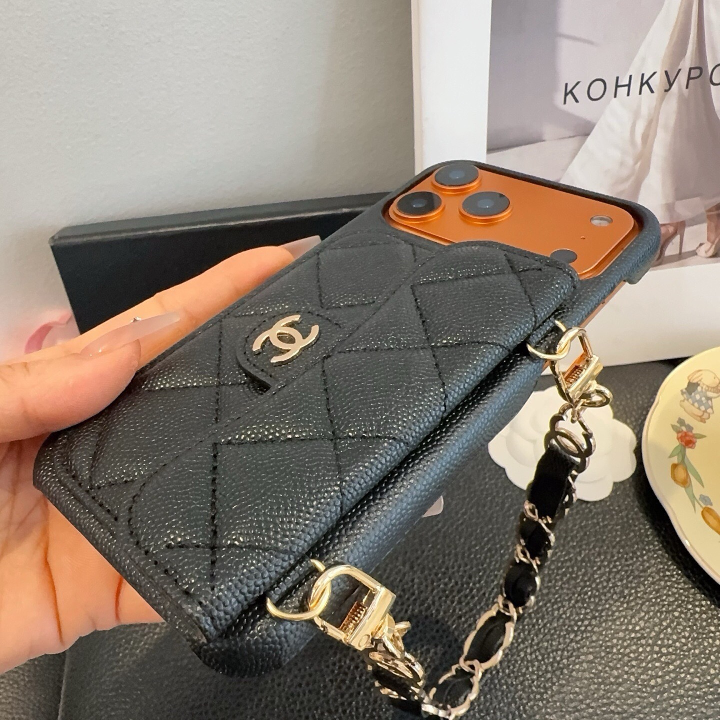 💃CHANEL💠香奈儿火爆时尚圈的手机壳 专柜同款双C链条⛓️手腕带,鱼子酱皮菱格车线翻盖插卡,时尚潮流必备💃 型号:为 💃CHANEL💠香奈儿火爆时尚圈的手机壳 专柜同款双C链条⛓️手腕带,鱼子酱皮菱格车线翻盖插卡,时尚潮流必备💃 型号:为