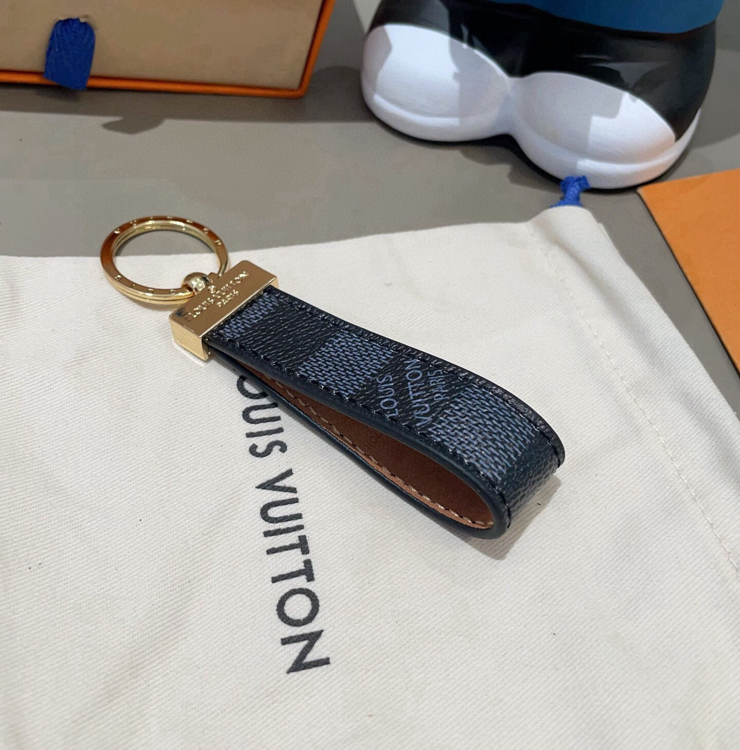 🔥LV 钥匙扣车钥匙扣经典老花/黑格，Monogram 帆布不仅精美，而且经久耐用， 是 Dragonne 钥匙扣理想的